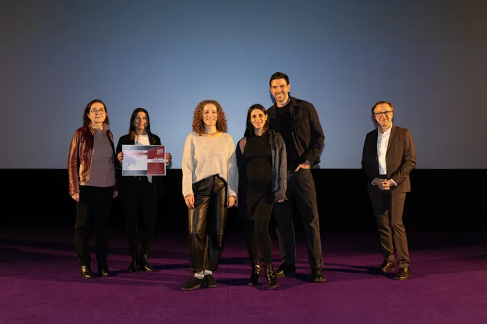 Regiepreis für "The Village Next To Paradise" - Festival Erreicht 5700 Besucher*innen